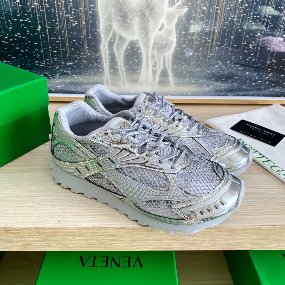 p620🐮🐮High-end version, the original 1:1 couple style new model is on the shelves🔥BV Orbit sneakers Wang Yibo's same style couple's Dad Runner sneakers, made of lightweight technical mesh fabric. Features a geometric patterned rubber outsole. The outsole is made of color-blocked TPU outsole. Size: women’s shoes 35-40, men’s shoes 39-45.